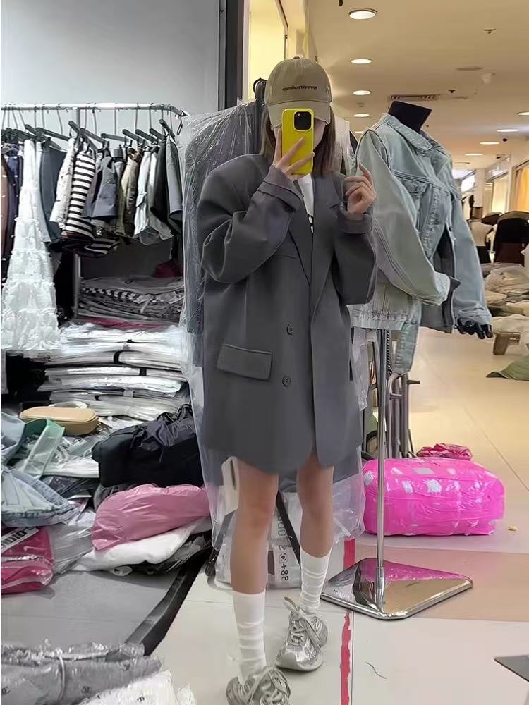 T1344    Women's suits