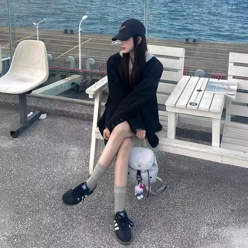 T1426  Women's suits