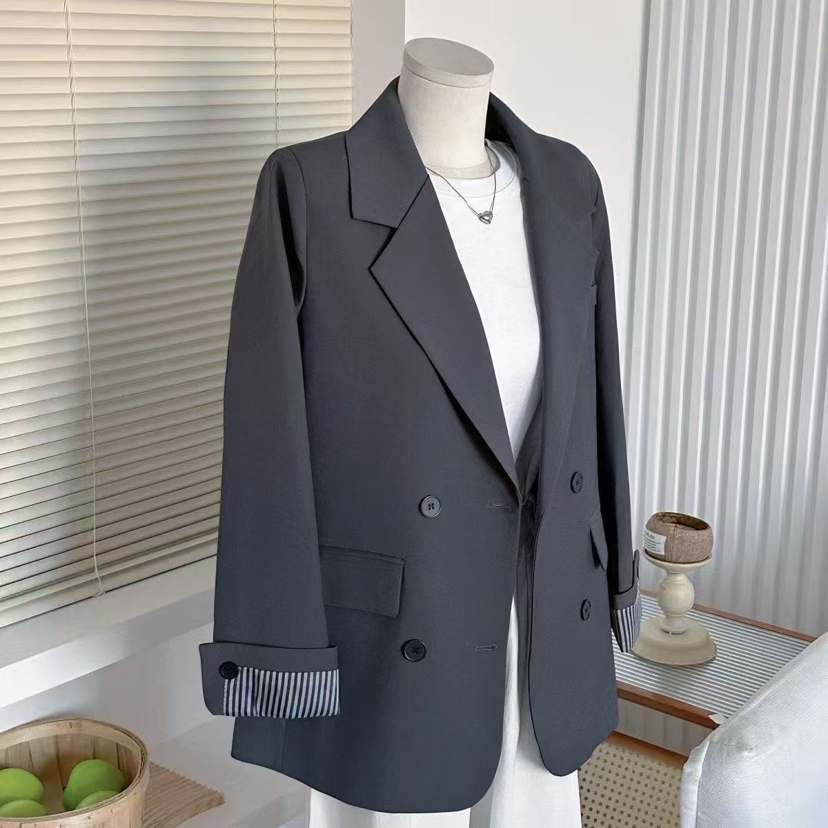 T1437  Men's suits