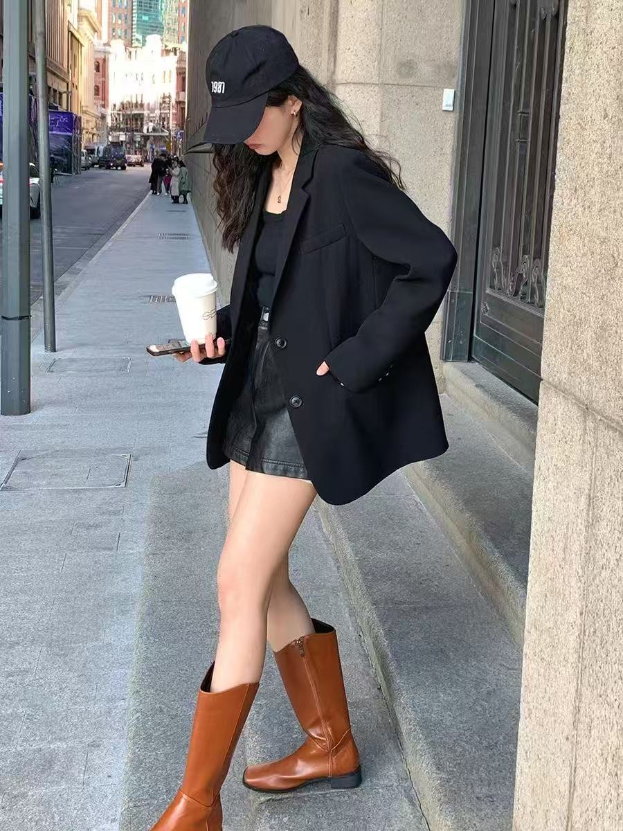 T1438  Women's suits