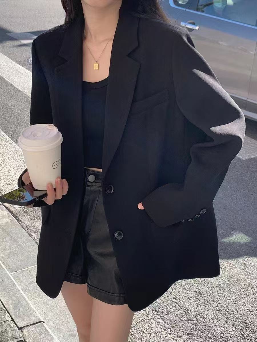 T1438  Women's suits