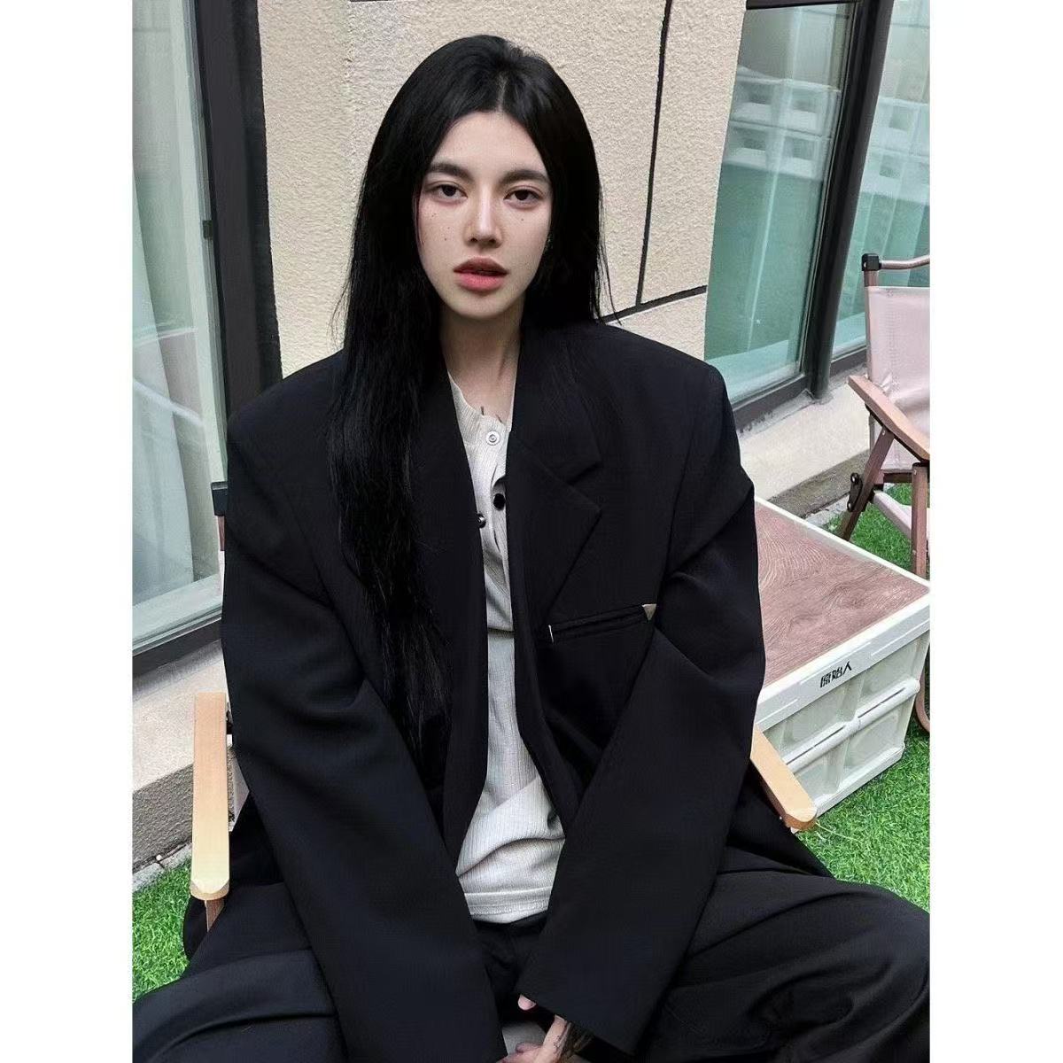 T1463 Women's suits