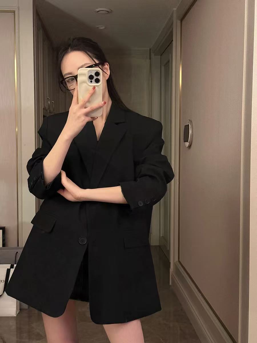 T1558 Women's suits