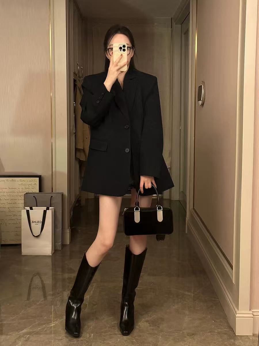 T1558 Women's suits