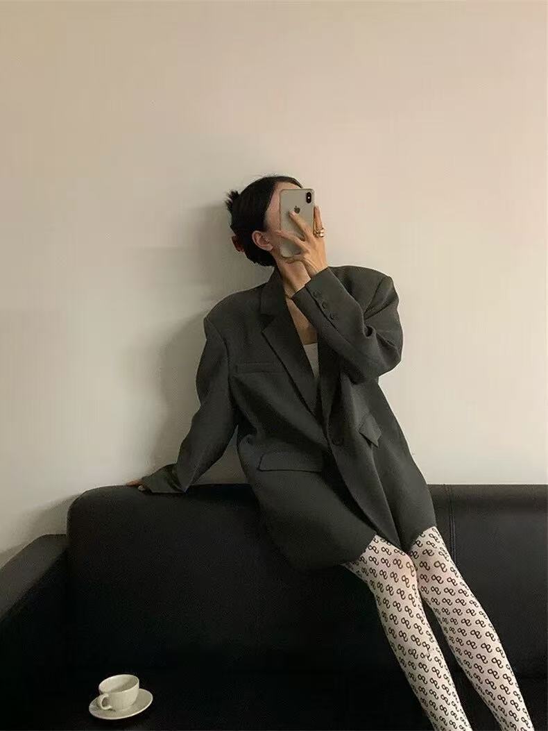 T1581  Women's suits